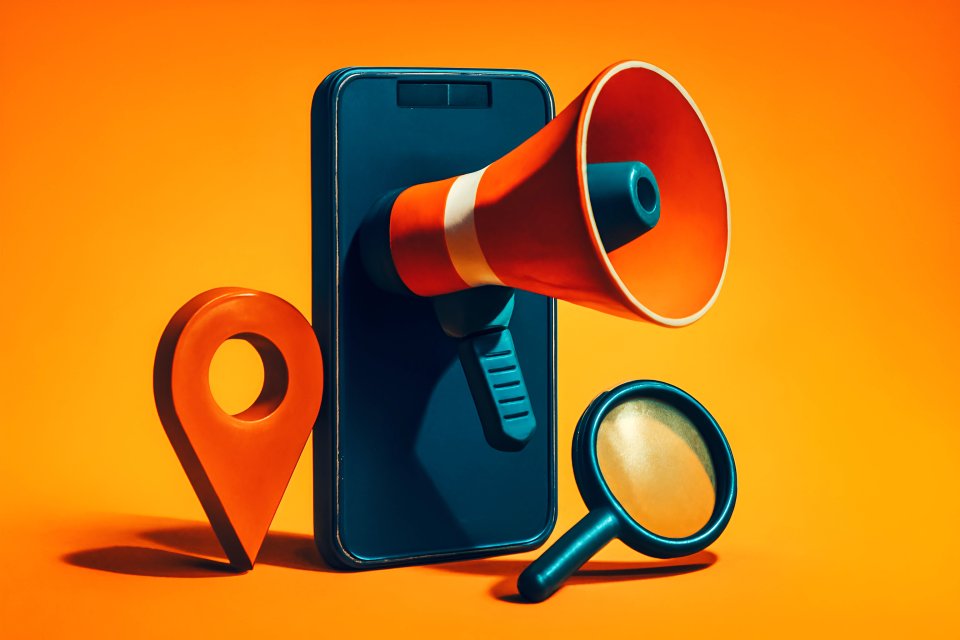 Smartphone con megáfono y un ícono de ubicación